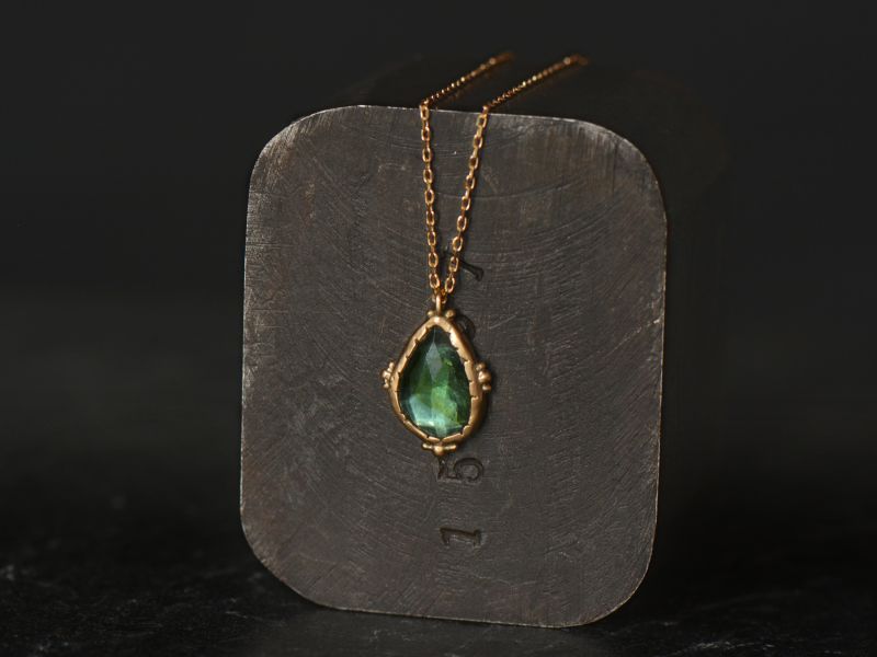 Green rosecut tourmaline and yellow gold Enigma necklace by Emmanuelle Zysman
