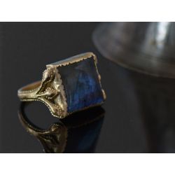 Diane labradorite gold ring by Emmanuelle Zysman