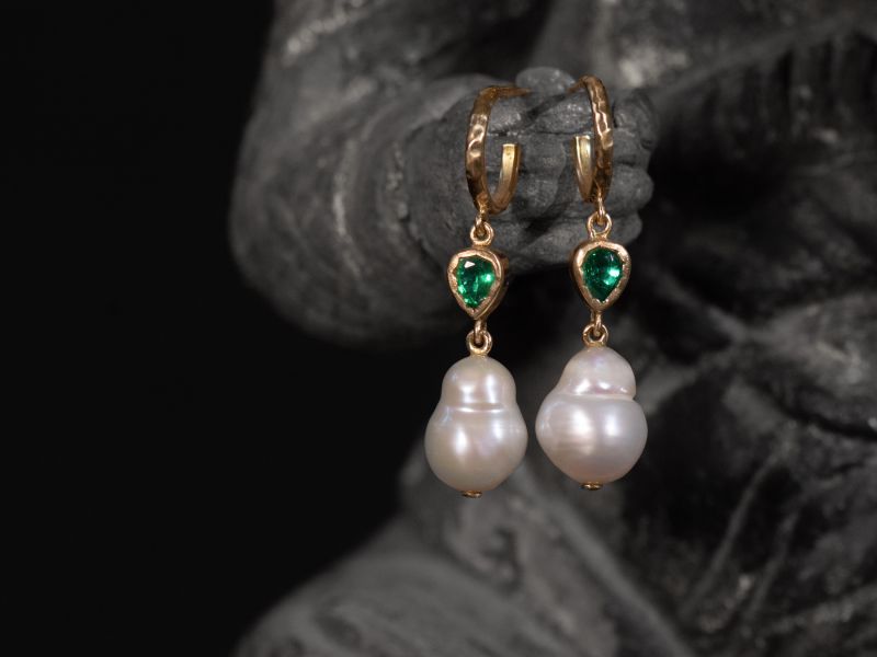 Henri emerald 0,53cts, white pearl and 18cts gold hoop earrings by Emmanuelle Zysman