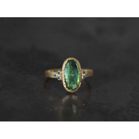 Queen blue diamonds and 2,40cts oval green tourmaline ring by Emmanuelle Zysman