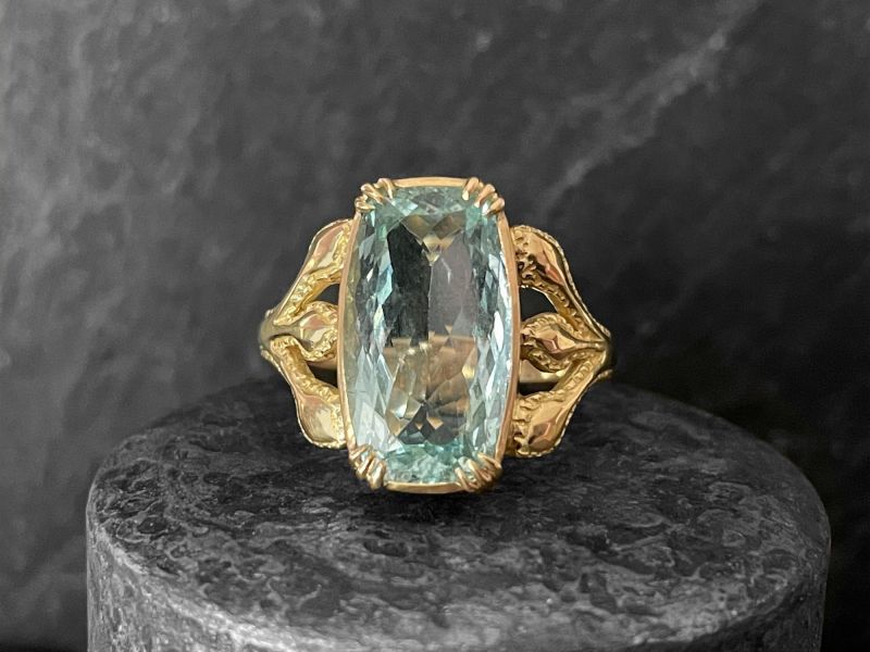 Diane aquamarine gold ring
