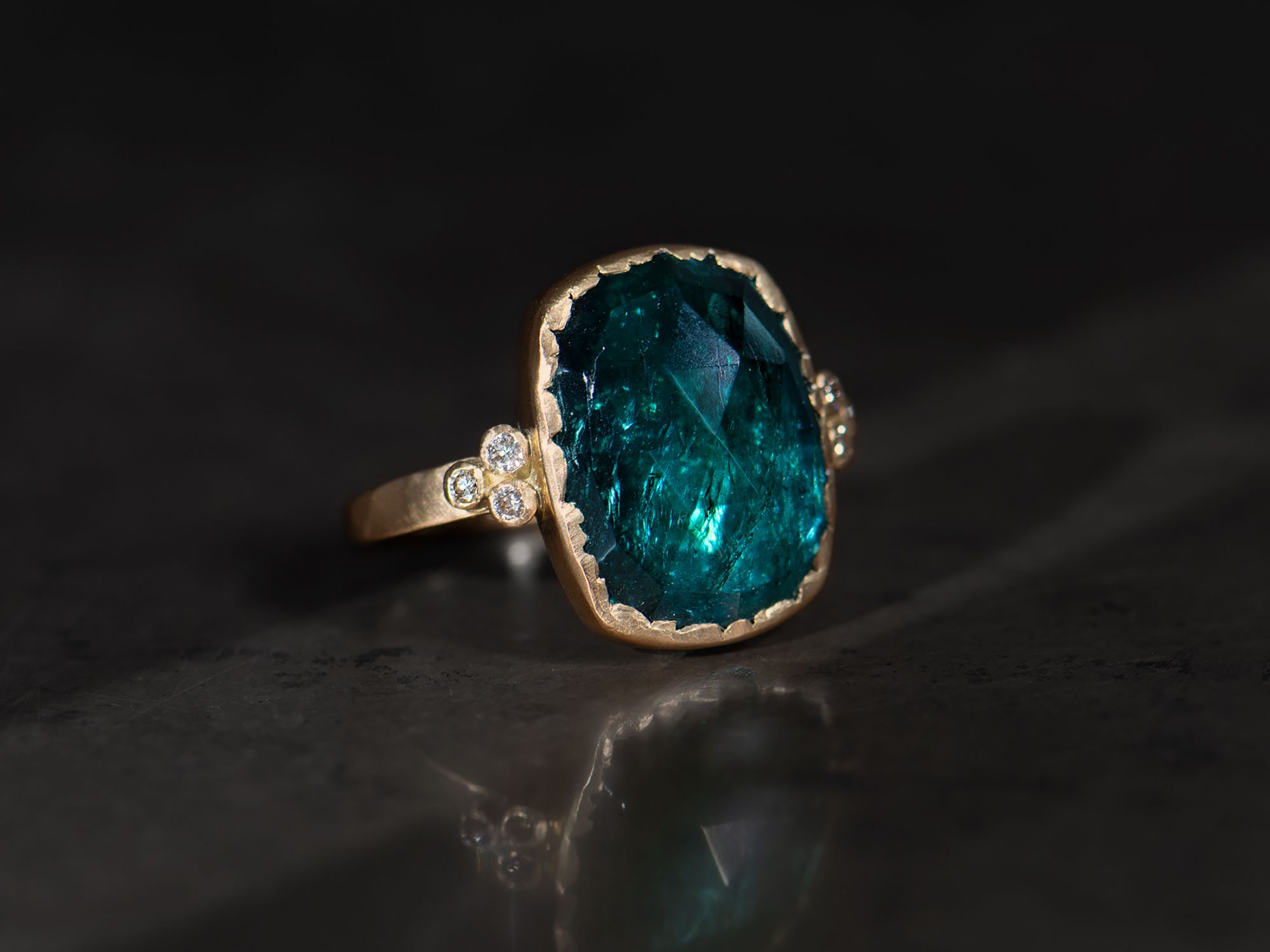 Queen honey diamonds and 8,73cts green tourmaline and 18k gold ring by Emmanuelle Zysman