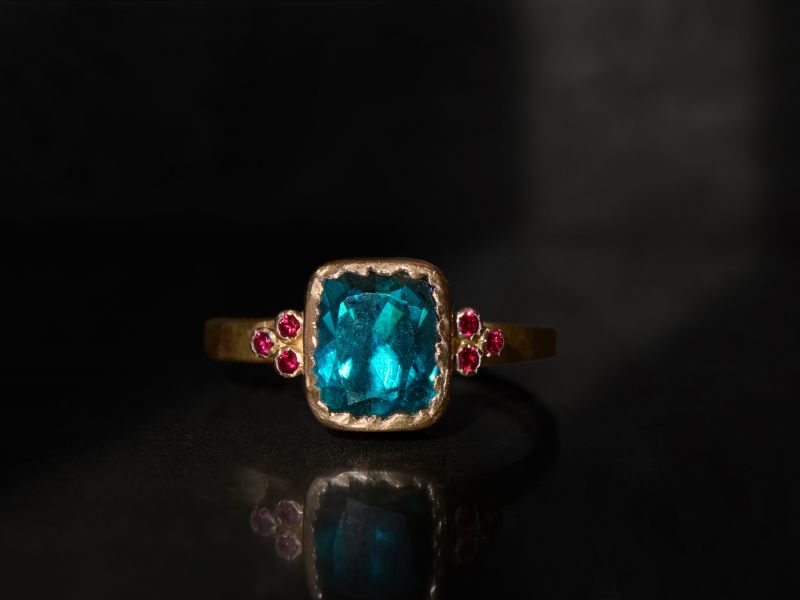 Queen Rubies and 2,89cts indigo tourmaline and gold ring by Emmanuelle Zysman