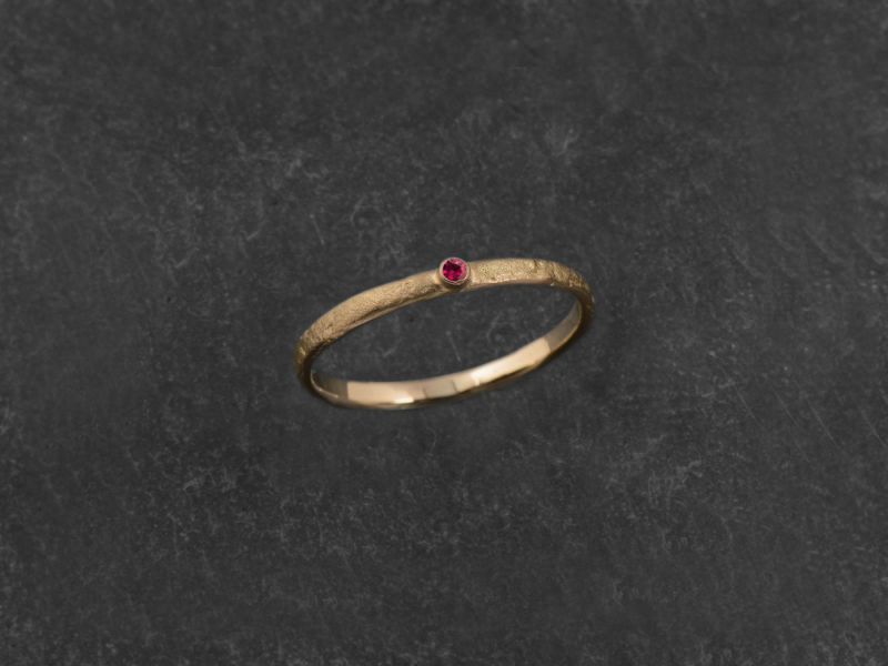 Mon Chéri stone hammered ruby yellow gold ring by Emmanuelle Zysman