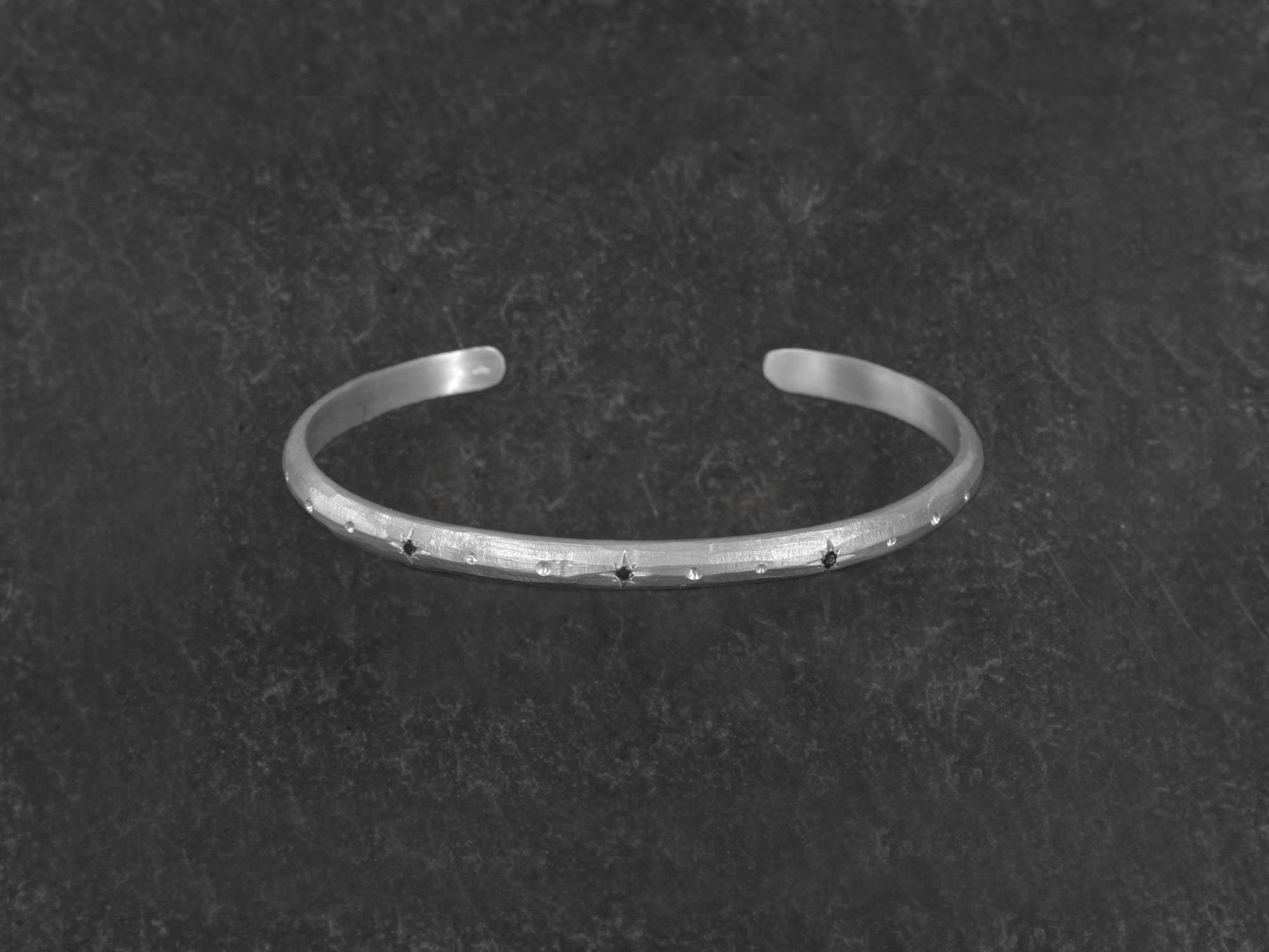 Bracelets Stella Argent palladié et diamants noirs homme par Emmanuelle Zysman