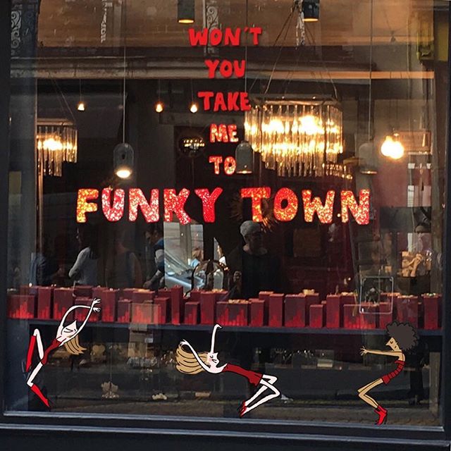 Emmanuelle Zysman : vitrine Funky Town à la boutique Martyrs